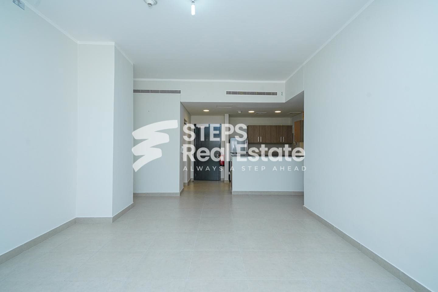 Bills-Included Apartment in Fox Hills with Balcony