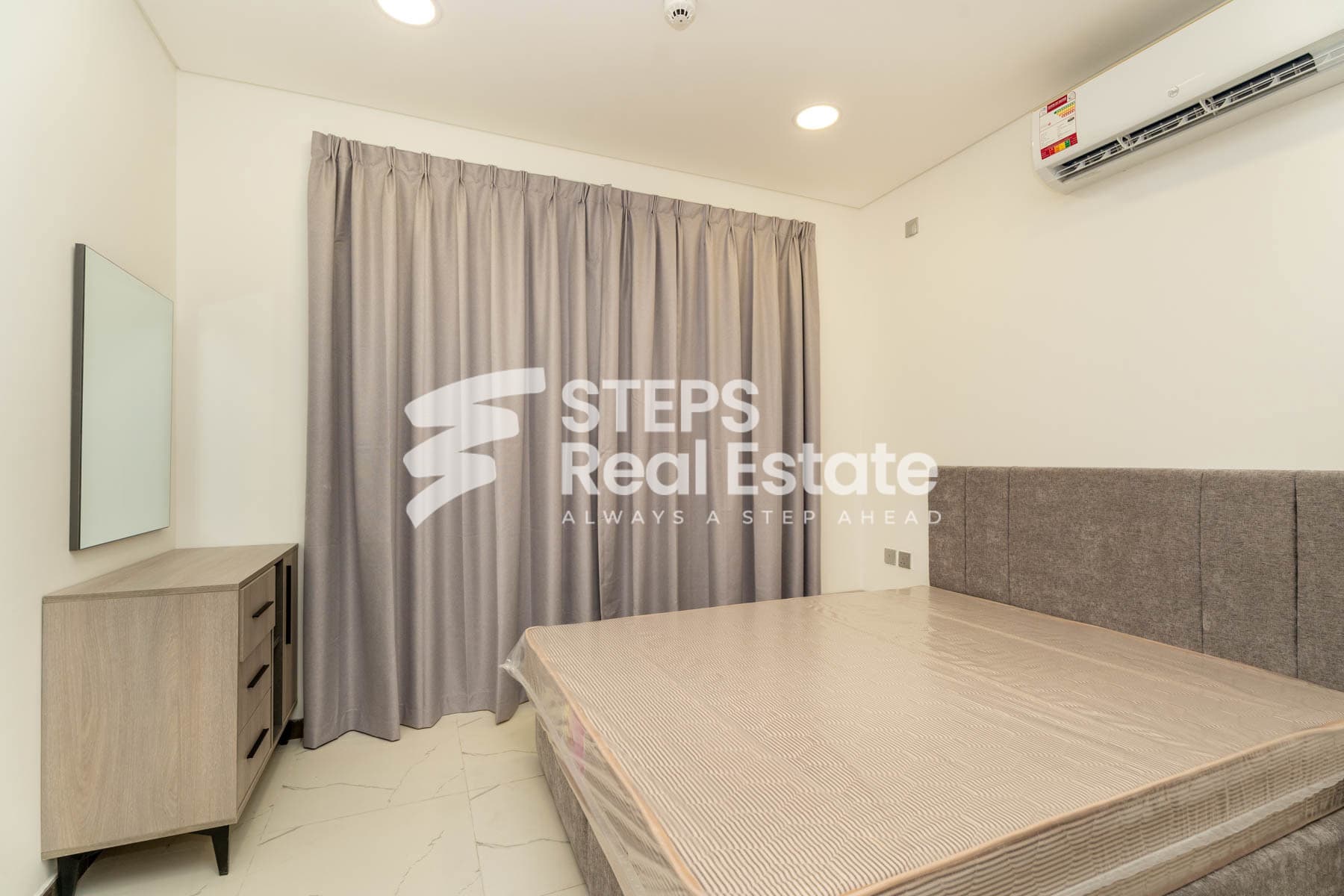 MASTER ROOM