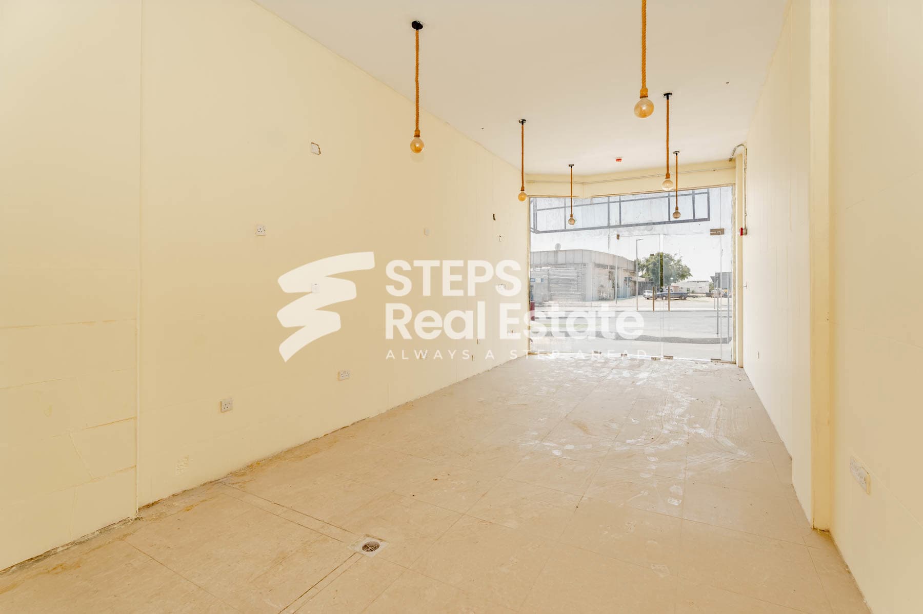 Great Visibility Fitted Shop in Umm Salal Mohammed
