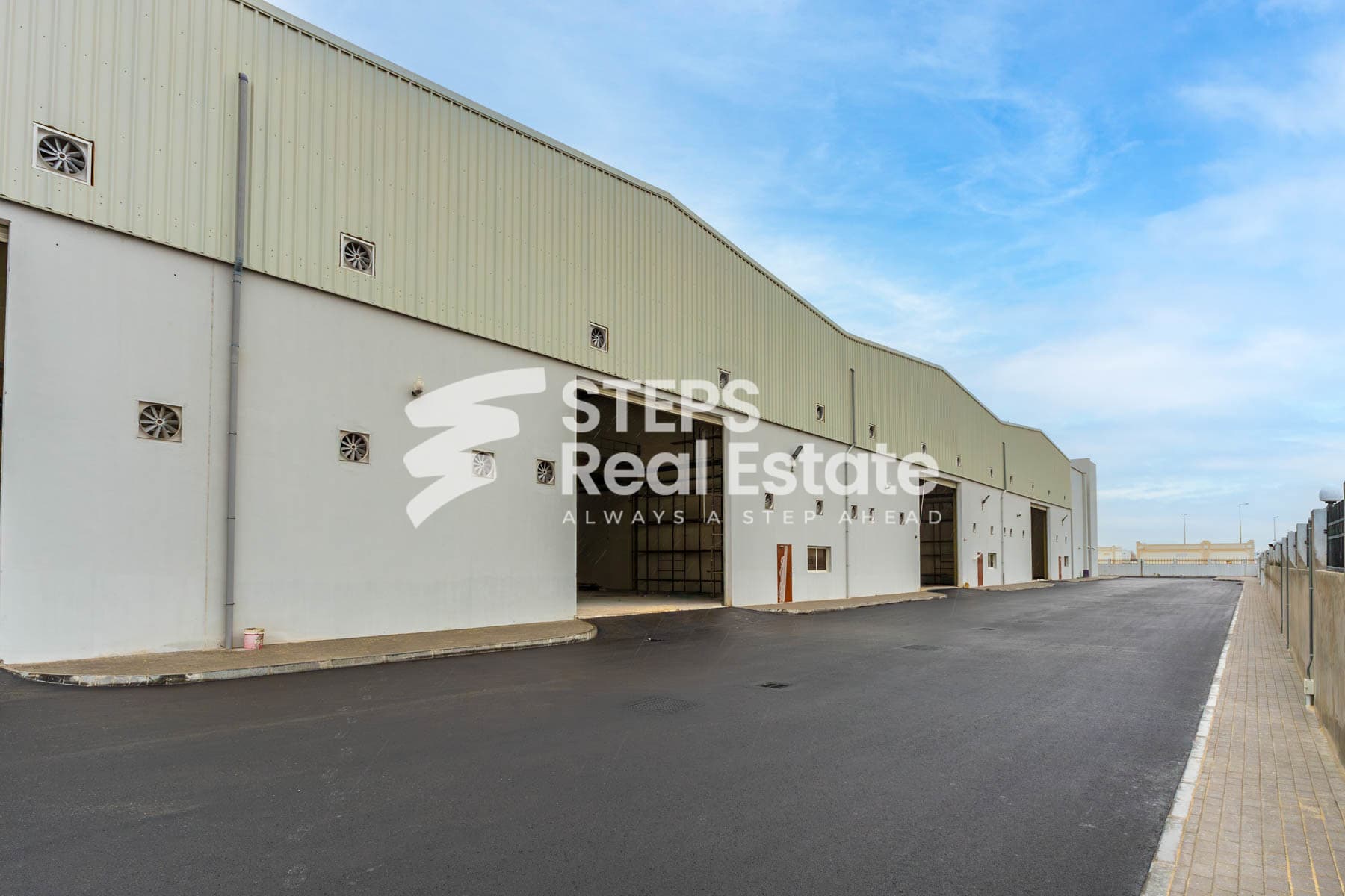 Prime located | Warehouse with Air-conditions