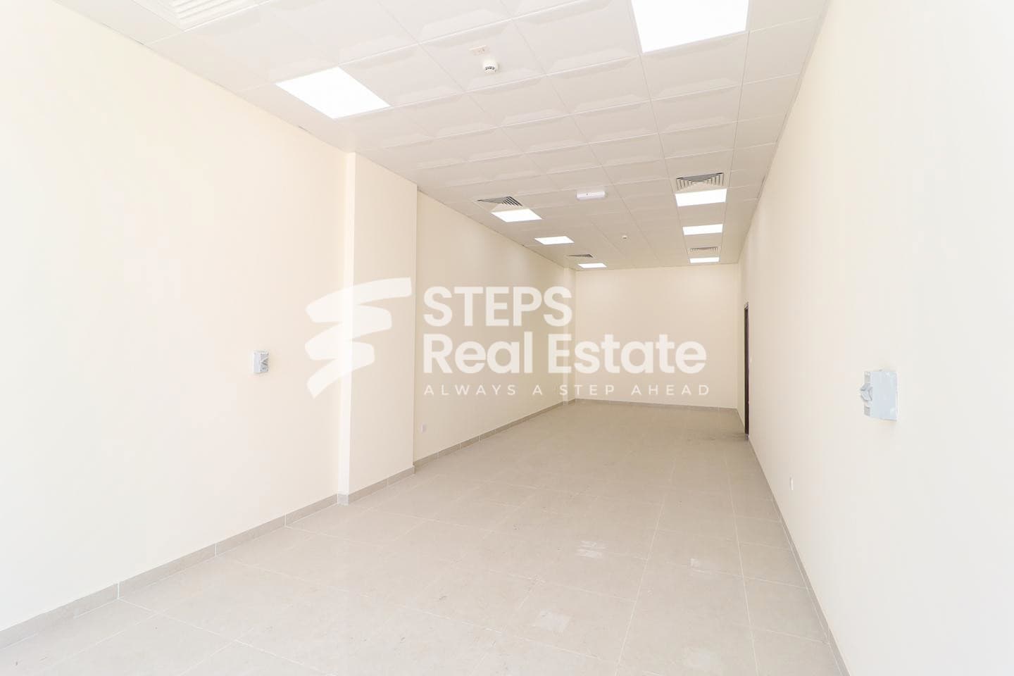 Fitted Shop with Open Space & High Visibility