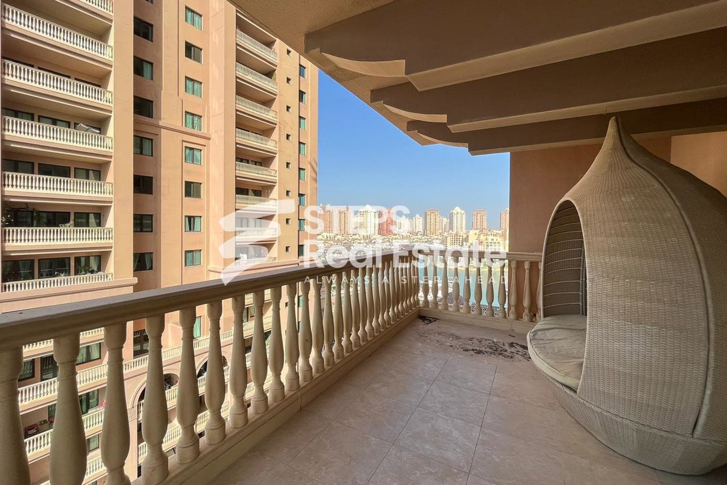 Elegant Apartment with Sea Views in Porto Arabia