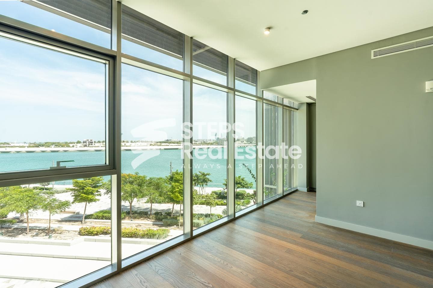 New Townhouse with Flexible Plan and Sea Views