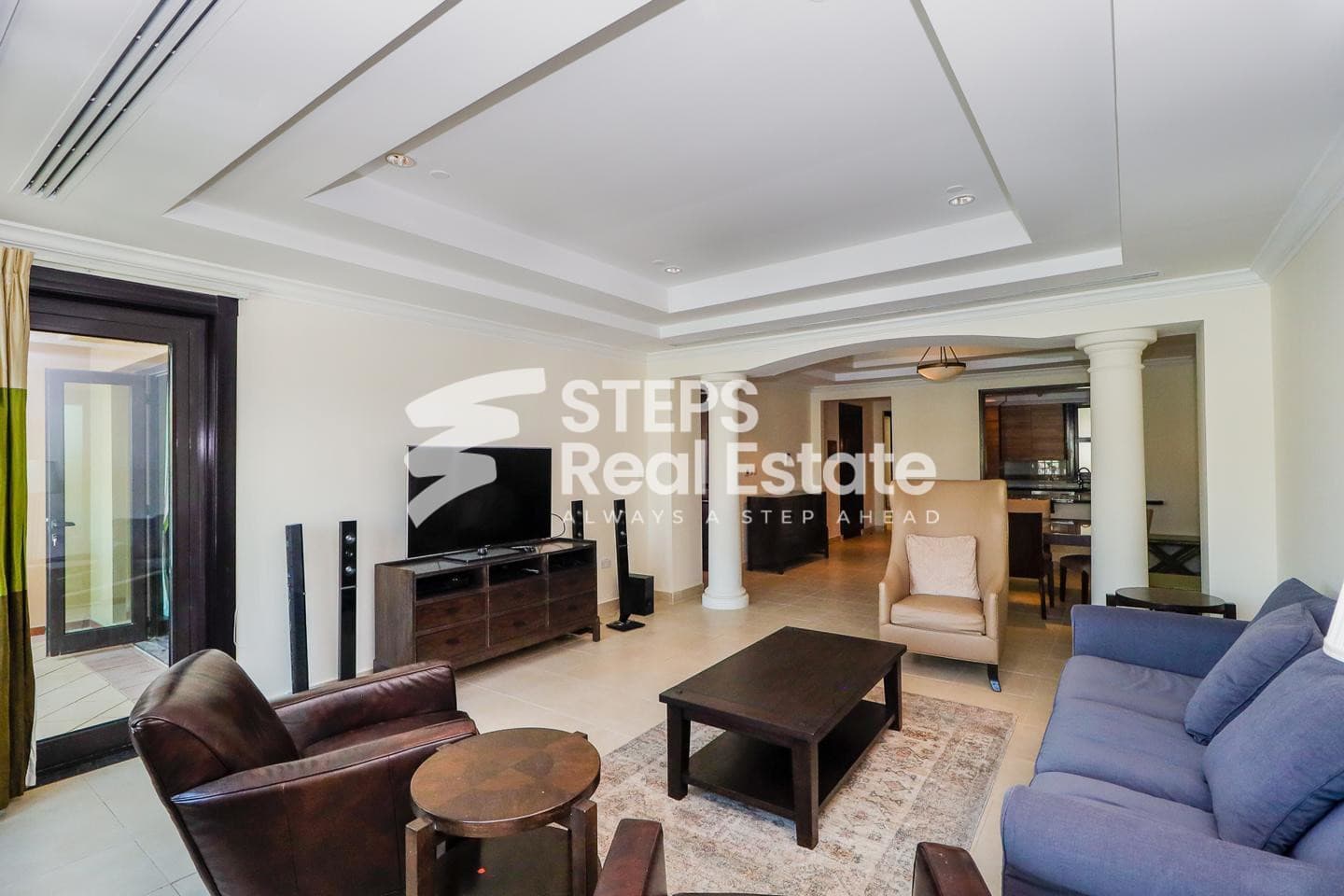 Townhouse Apartment with Marina Views in The Pearl