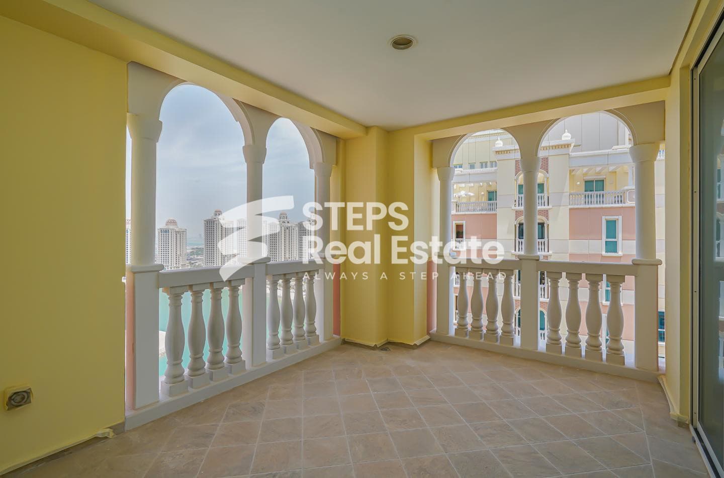 Sea and City View Apartment in Porto Arabia