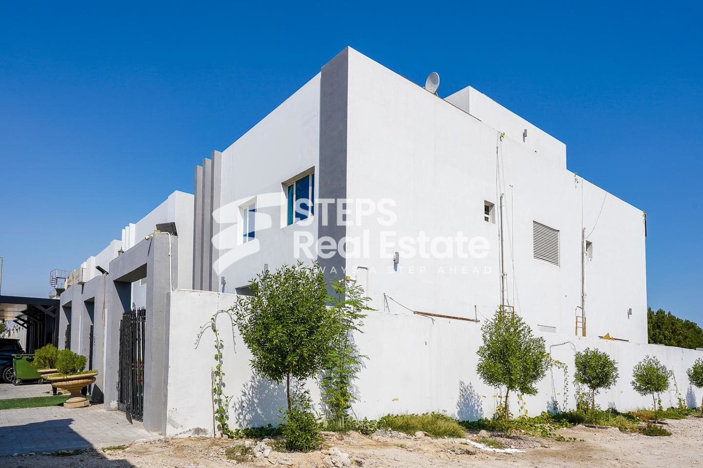 Spacious Service Villa in Al Gharafa for Sale