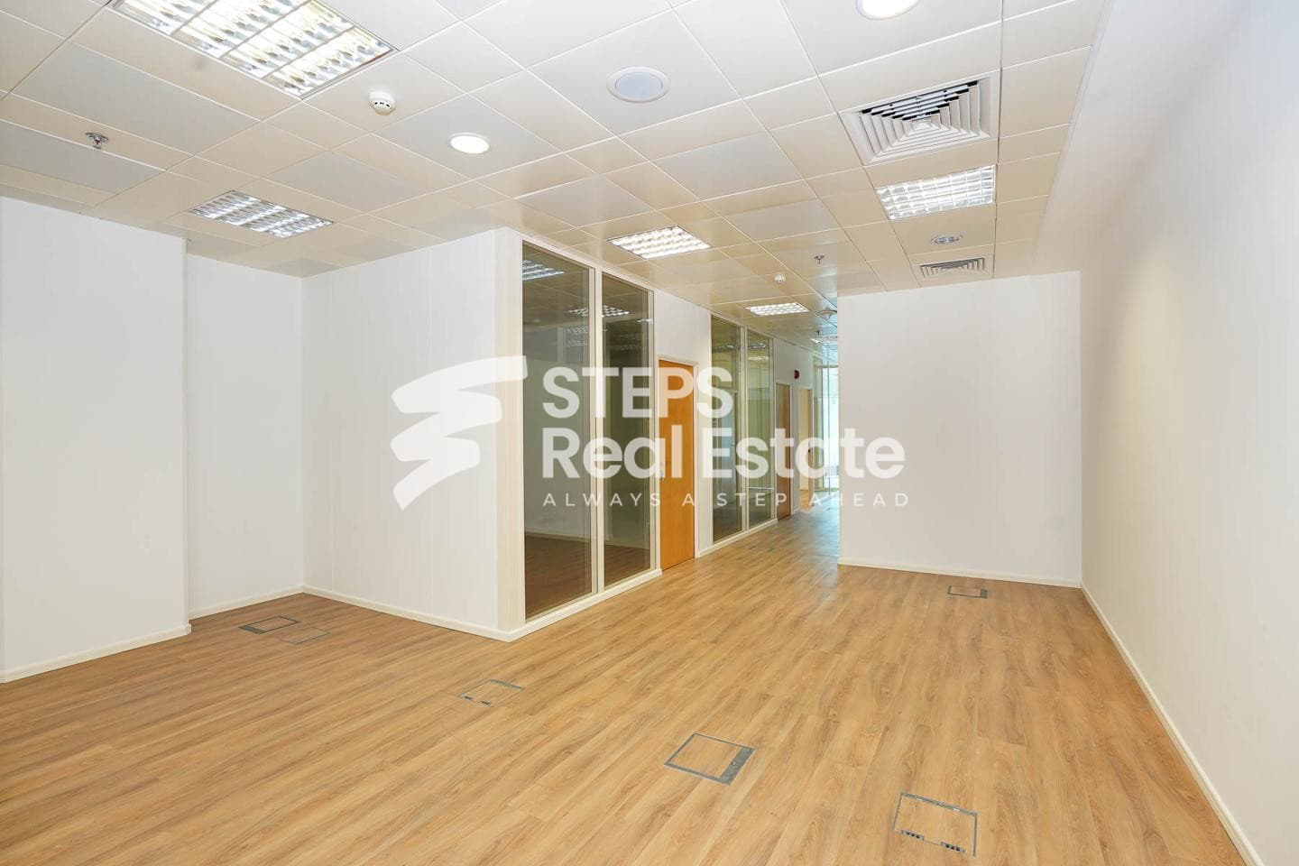 Luxurious Office with Modern Fitted Interiors 22