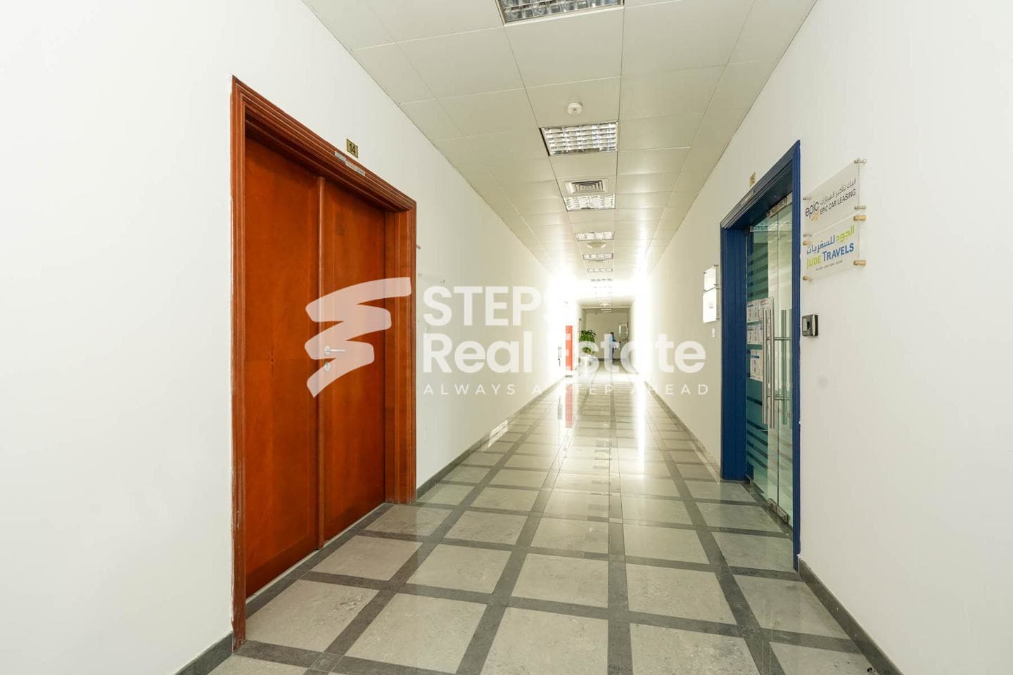 مكتب مجهز بالكامل في موقع استراتيجي على طريق سلوى 30