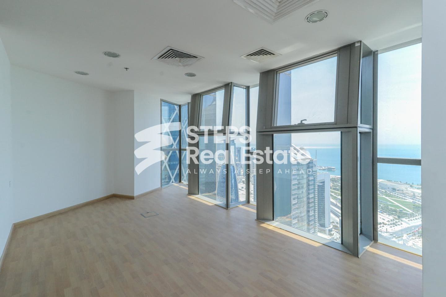 Prestigious Office with Panoramic Sea & City Views 24
