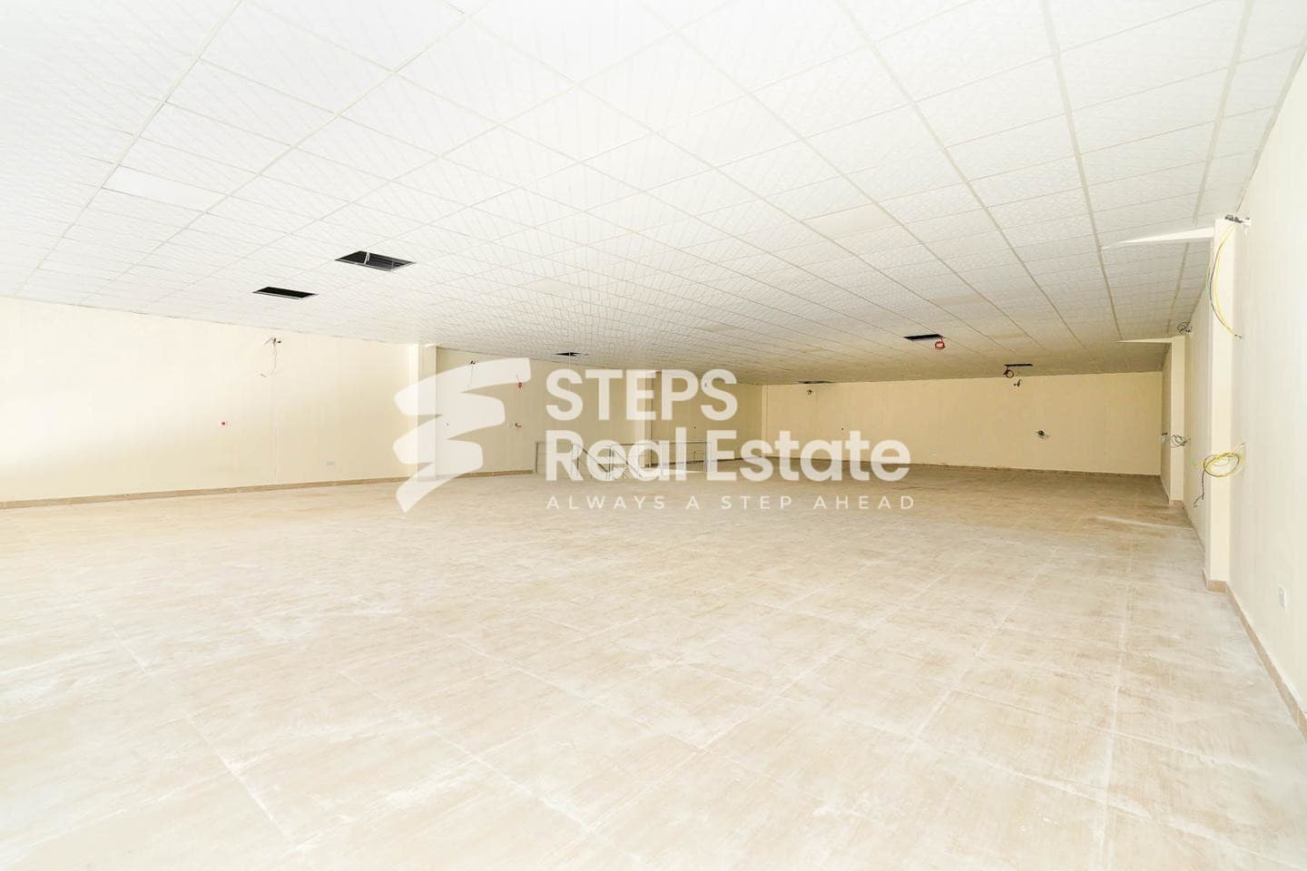 Spacious Layout Showroom in Prime Business Spot 30