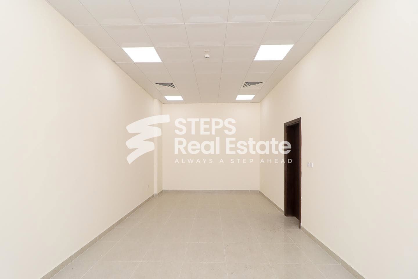 Fitted Shop with Open Space & High Visibility 22