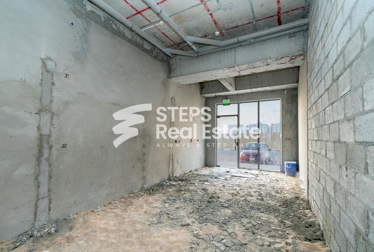 Customizable Shop for Rent with High Visibility 24