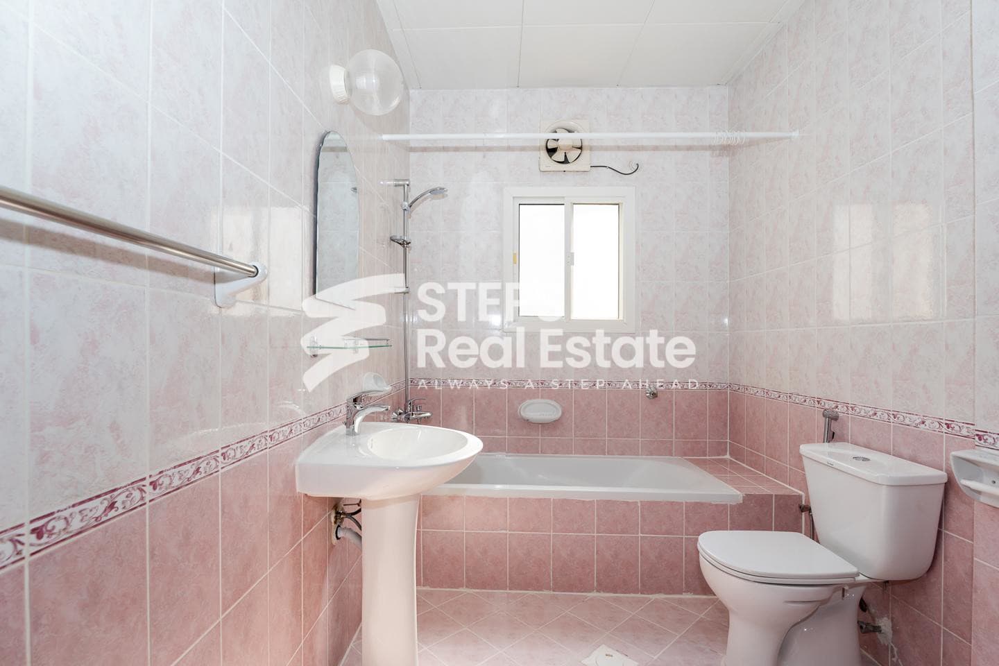 Spacious Apartment with Balcony in Bin Mahmoud 34