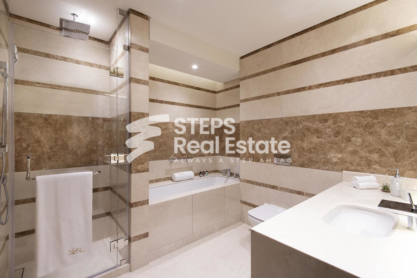 Beachfront Villa in the Pearl | No Commission 44