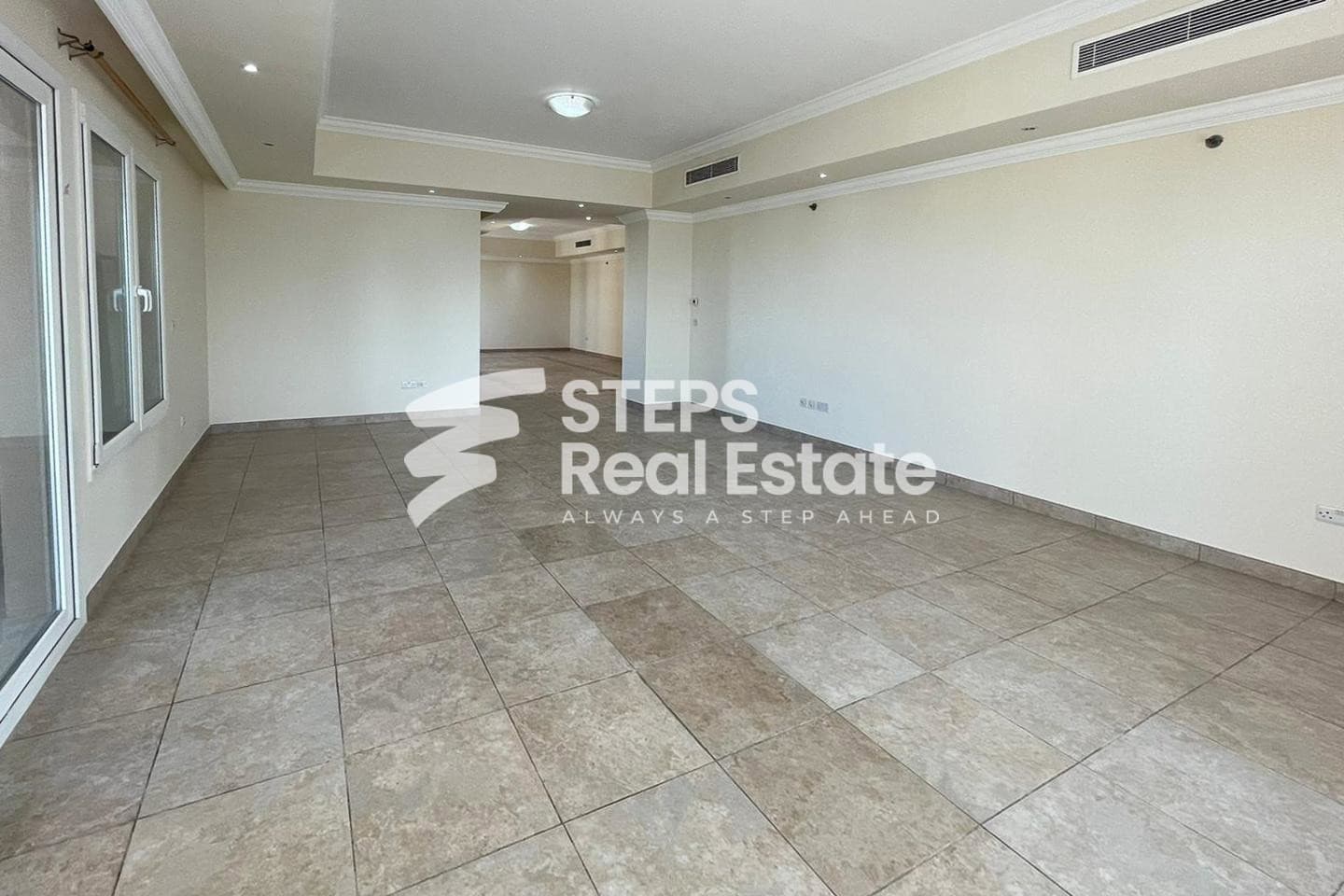 Elegant Apartment with Sea Views in Porto Arabia 24