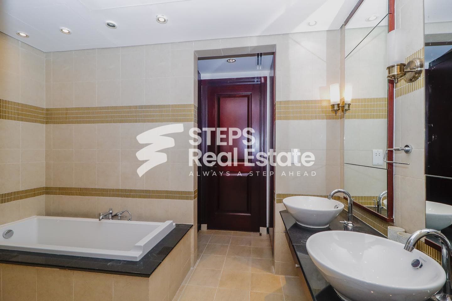 Townhouse Apartment with Marina Views in The Pearl 46