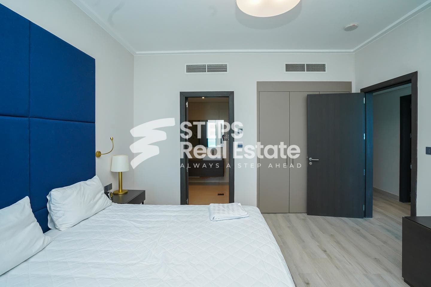 Sea View Apartment in Prime West Bay Location 26