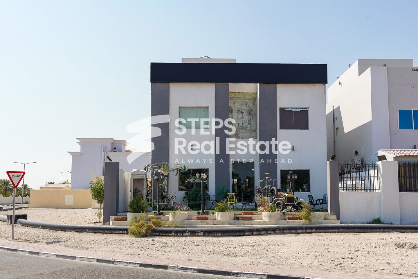 Spacious Service Villa in Al Gharafa for Sale 20