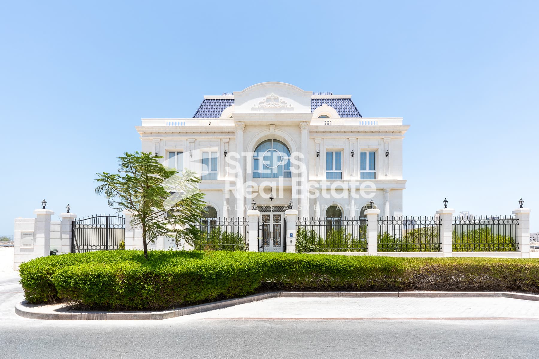 Elegant Luxury Villa for sale in Lusail with Pool Elegant Luxury Villa for sale in Lusail with Pool