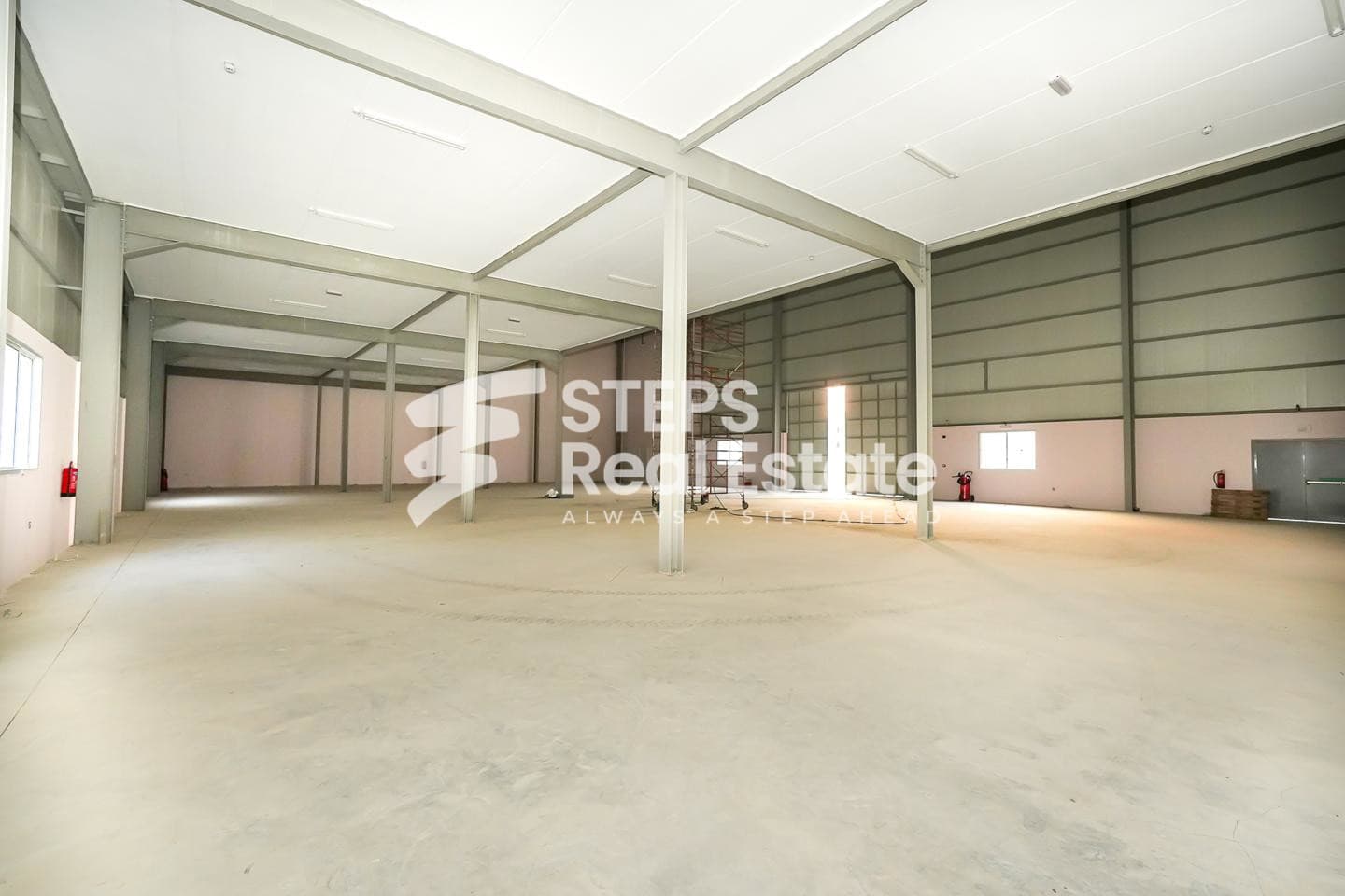 Spacious Warehouse with Rooms in Birkat Al Awamer Spacious Warehouse with Rooms in Birkat Al Awamer